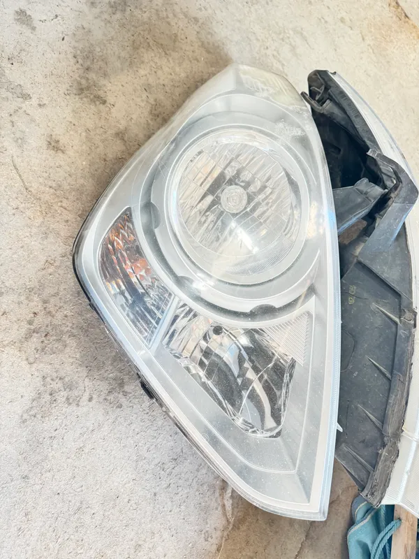 Hyundai miniveni uchun кузовнинг олд қисмини сотаман. 4