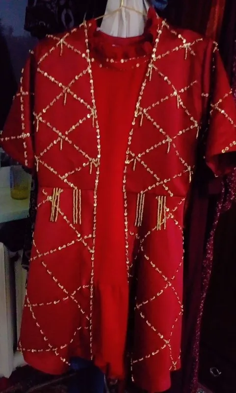 Yangi ayollar uchun uchlik ko‘ylak Yangi ayollar uchun uchlik ko‘ylak