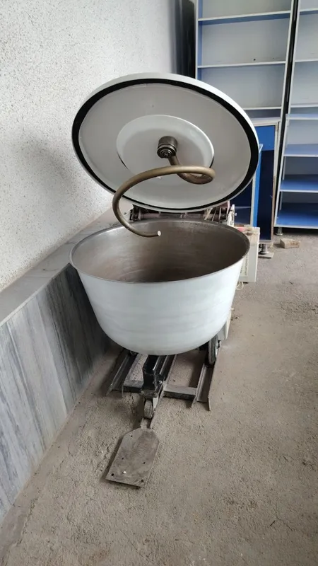 Xamir qoradigan uskuna sotiladi 50 kg