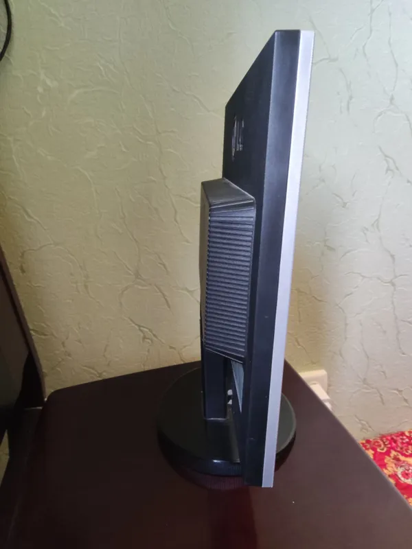 Монитор LG Flatron L1953S 19 дюймов VGA 2