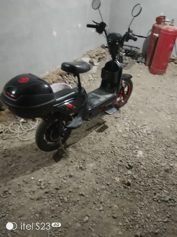 Skuter sotiladi holati yangidak. Pul zarur 2