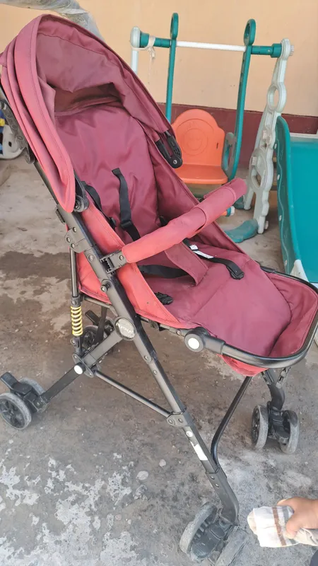 Bolalar kalyaskasi, engil va qulay, xolati yaxshi