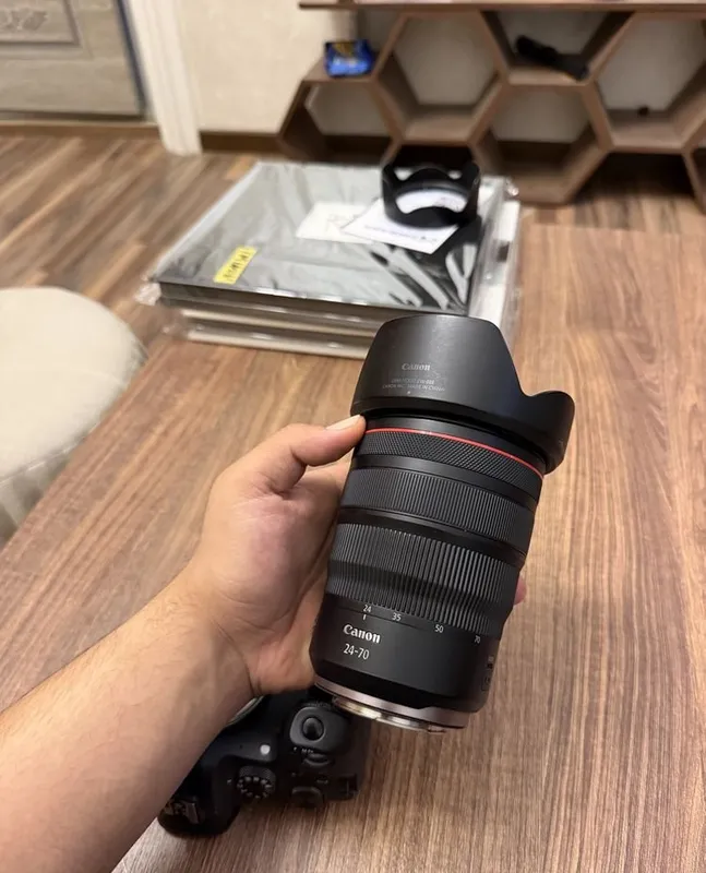 Canon RF 24-70mm f/2.8L IS USM 2 Canon RF 24-70mm f/2.8L IS USM 2