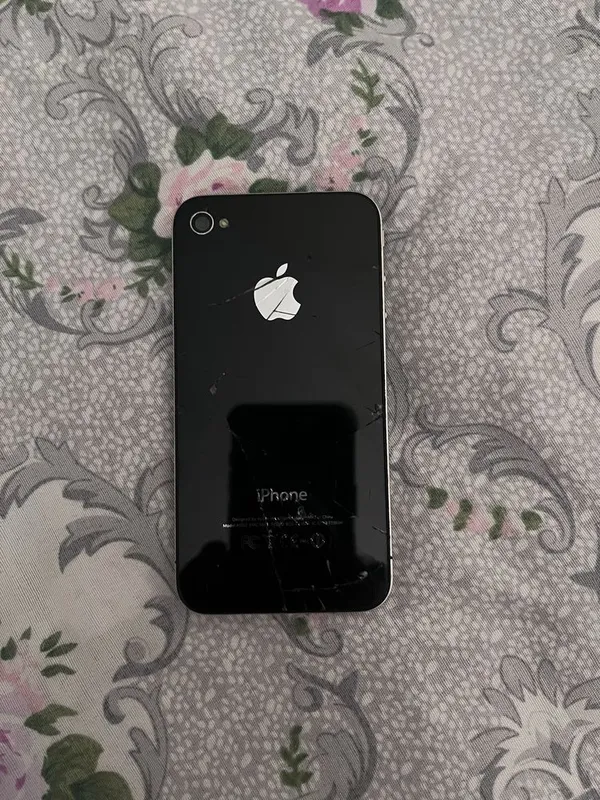 Iphone 4 sotiladi 1 Iphone 4 sotiladi 1