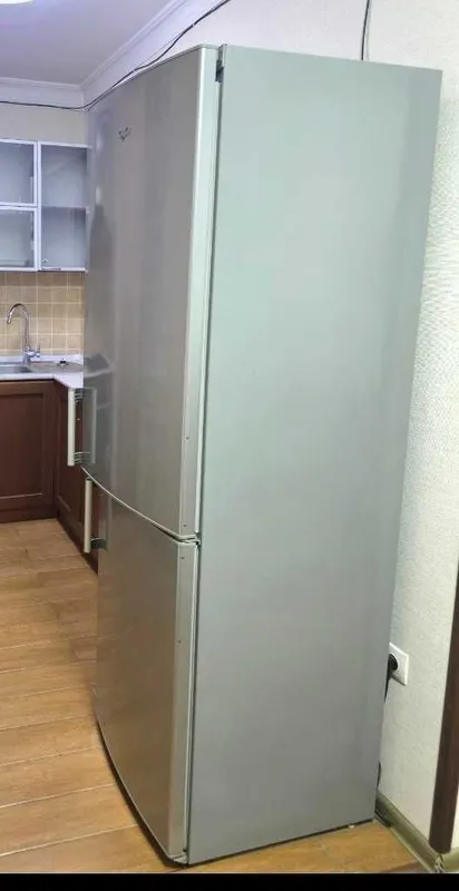 Продаю холодильник Whirpool Продаю холодильник Whirpool