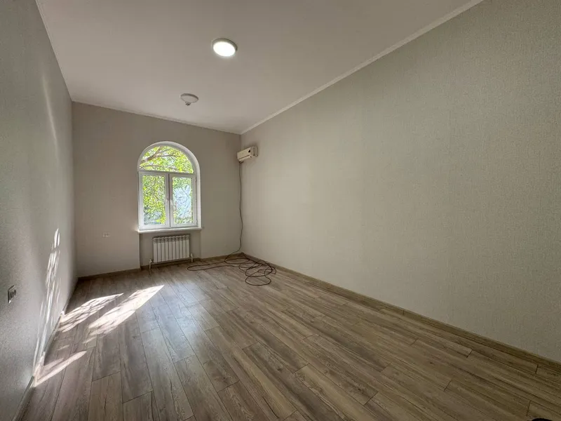 Ofis ijaraga beriladi, 2-qavat, 200 m2, Glinka 5
