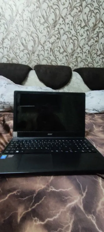Acer aspire E1 series 4