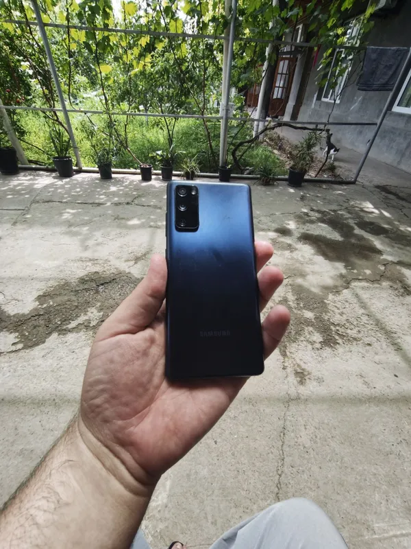 Продам не спеша свой телефон Samsung s20 fe — фото 1