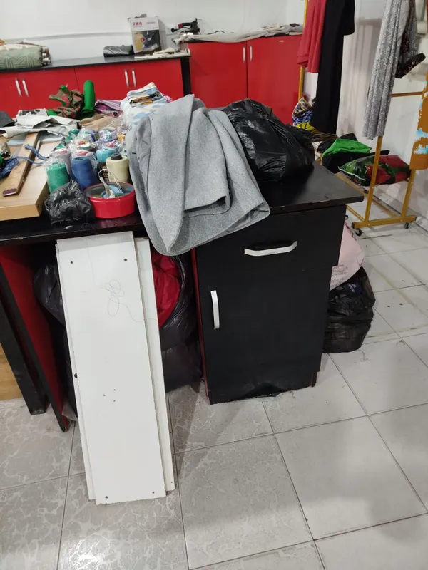 Atelye uchun stollar va pufiklar sotiladi 4