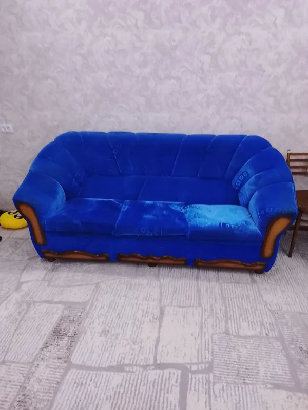 Диван сотилади шу холатда куринганидек