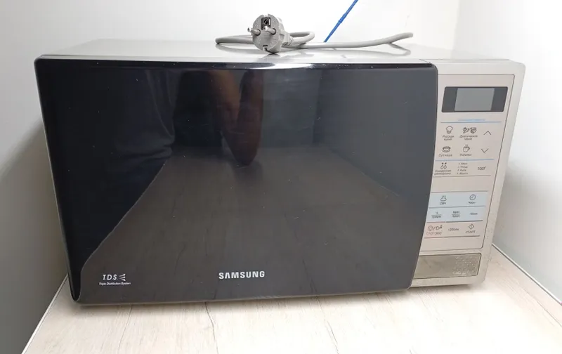 SAMSUNG ME83KRS mikroto‘lqinli pechi sotiladi, 23 l 1 SAMSUNG ME83KRS mikroto‘lqinli pechi sotiladi, 23 l 1