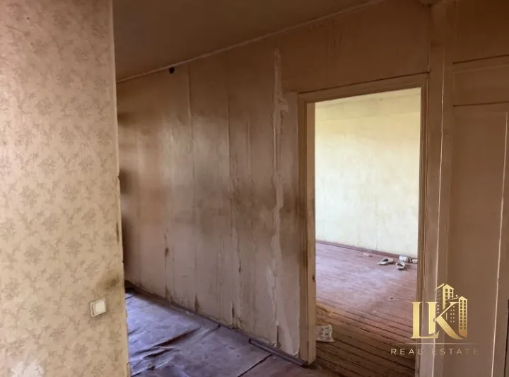 Продаётся 4-комнатная квартира, 85 м², без ремонта 6