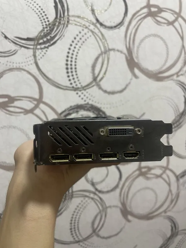 Rx 580 8 gb orginal Gigabayt firma 3 Rx 580 8 gb orginal Gigabayt firma 3