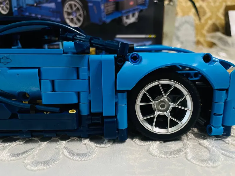 Конструктор Technic Bugatti Chiron. Конструктор Technic Bugatti Chiron.