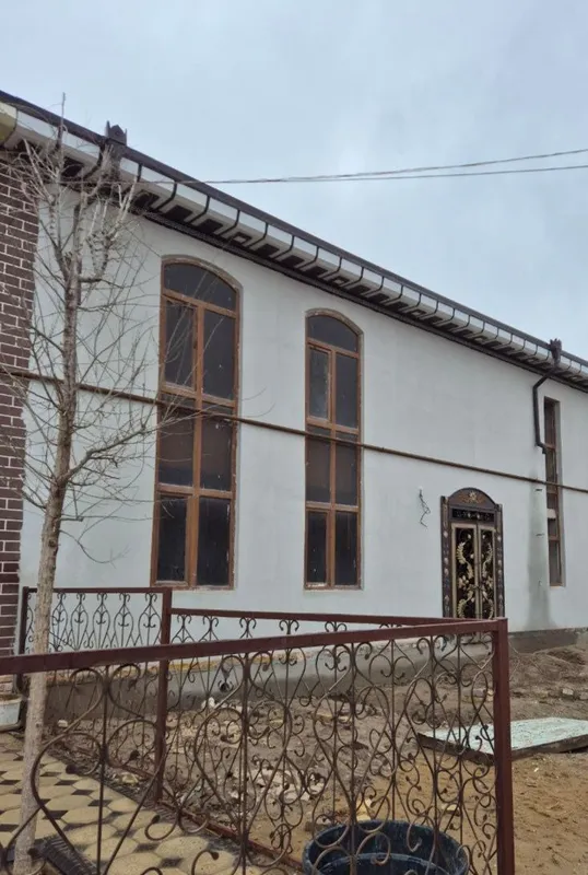 Янгиарик туман марказида ховли жой сотилади
