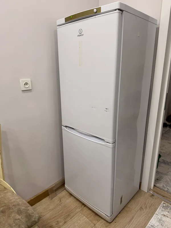 Indesit холодильник 2 Indesit холодильник 2