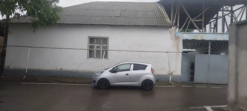 Uy sotiladi srochna 1 Uy sotiladi srochna 1