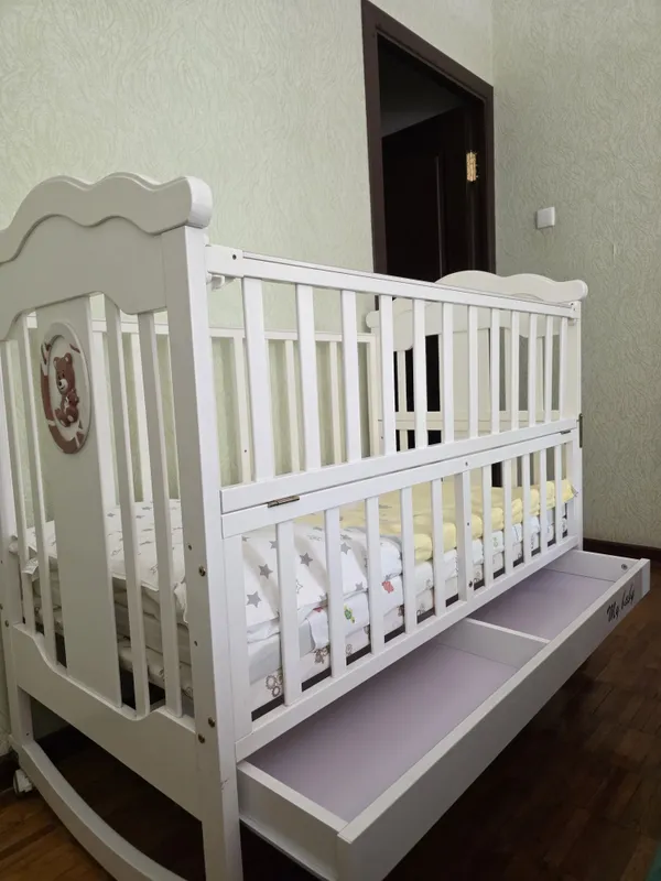 Детская кроватка-качалка, белая, с ящиком 2 Детская кроватка-качалка, белая, с ящиком 2