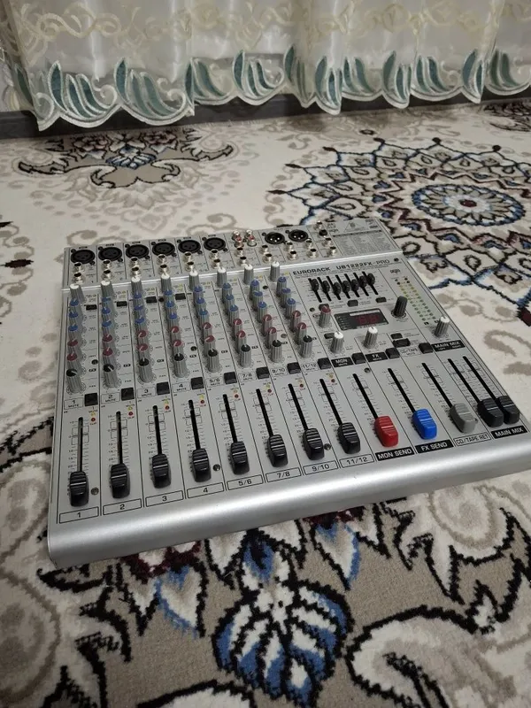 Behringer eurorack ub1222fx
