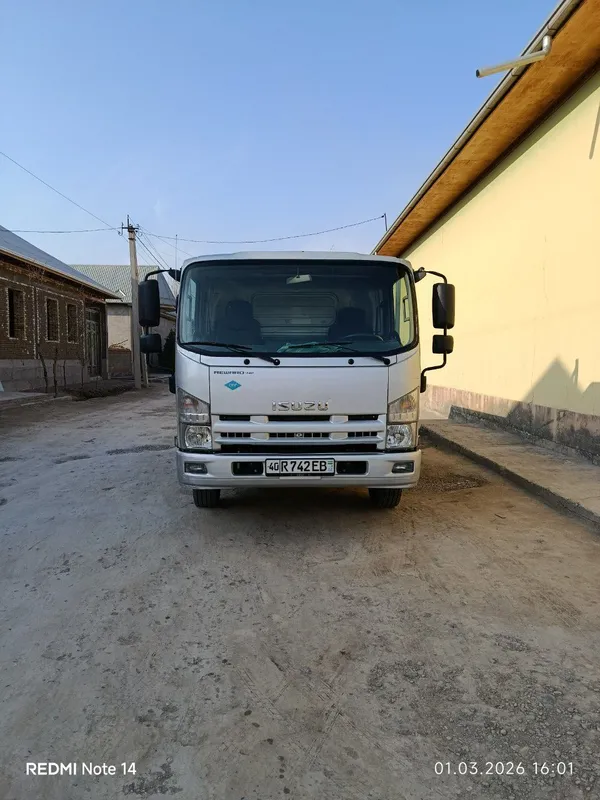 Isuzu avtobusdan terilgan mator karobka zadni mos avtobus — фото 1