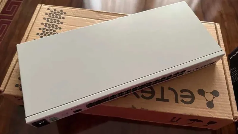 Eltex 24 ports(100M/s) + (4 sfp 1Gig)