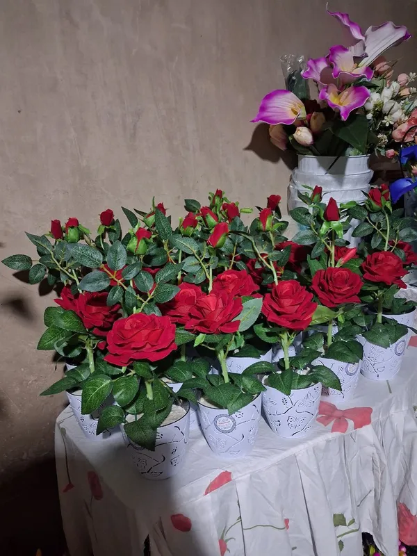 тазик искусственные цветы 2