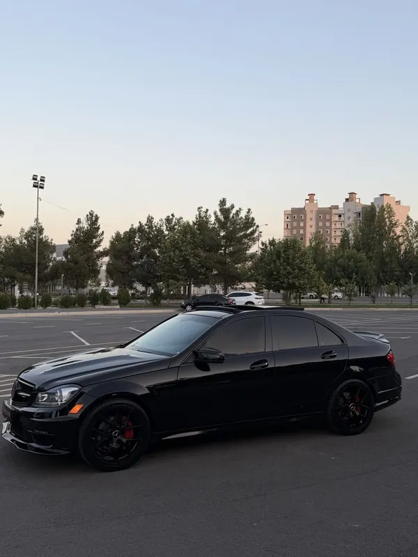 Mercedes-Benz W204 C200 с обвесом Brabus 3 Mercedes-Benz W204 C200 с обвесом Brabus 3