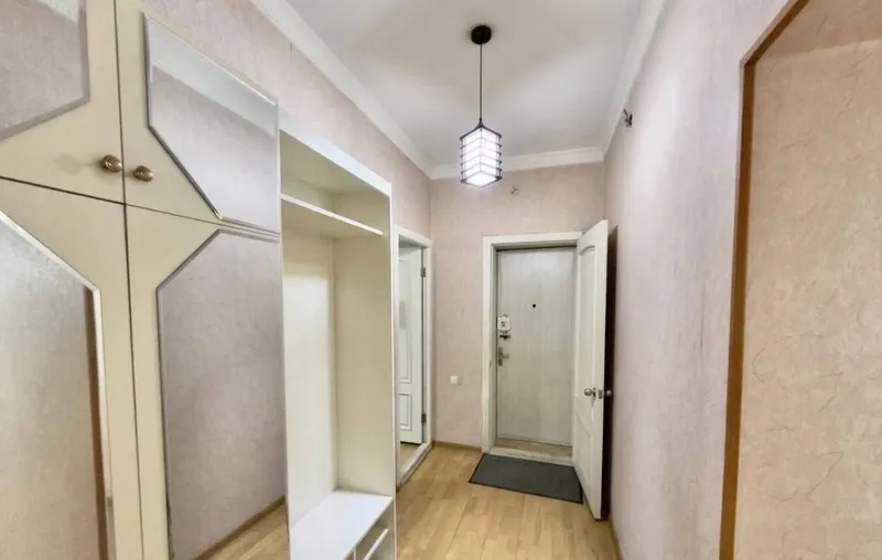 G‘ishtli 3 xonali kvartira sotiladi, o‘rtacha ta’mirlangan, 82 m² 6