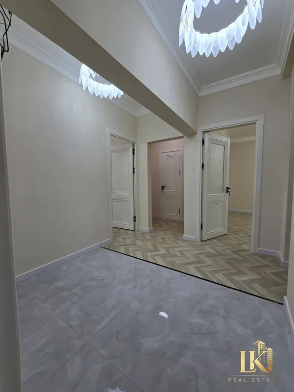 Yangi, ozoda ta’mirli keng 3 xonali kvartira sotiladi, 74 m² (1/9), g‘ishtli uy 2
