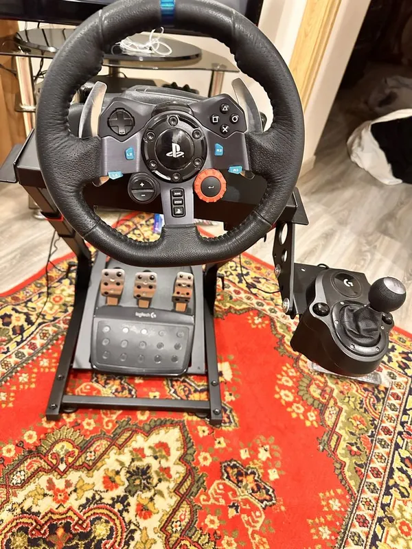 Продам срочно Руль logitech g29 и подставка для руля mooby 2 Продам срочно Руль logitech g29 и подставка для руля mooby 2