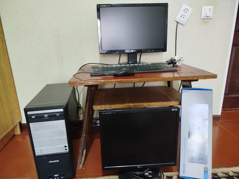 Hammasi birga: Microlab PK, 2 ta LG monitor, sichqoncha, klaviatura 1 Hammasi birga: Microlab PK, 2 ta LG monitor, sichqoncha, klaviatura 1