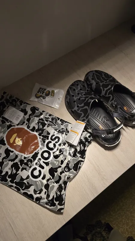 Тапочки Crocs × Bape — фото 1