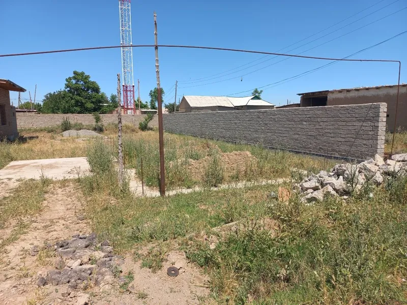 Hovli sotiladi 20.000$