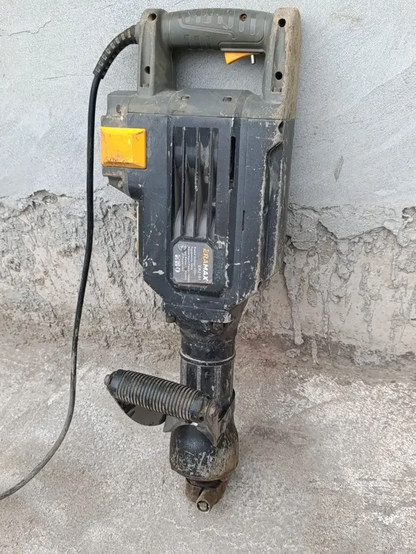 отбойник перфоратор ERAMAX 2101