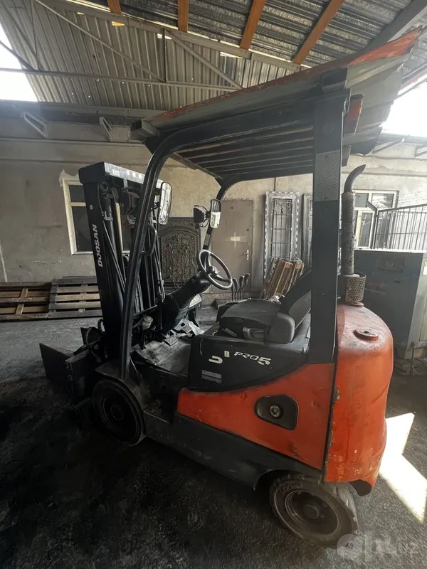 Продаётся вилочный погрузчик (кара) DOOSAN 2 Продаётся вилочный погрузчик (кара) DOOSAN 2