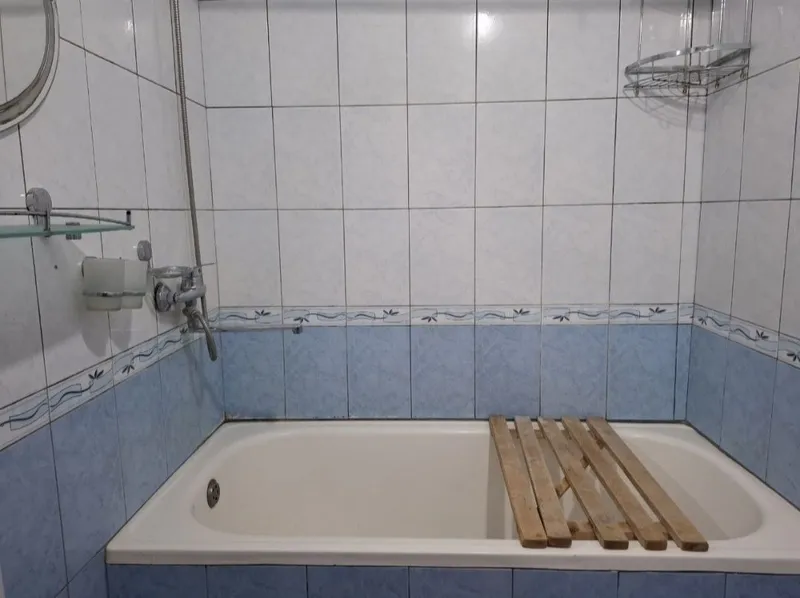 Qoraqamish 2/1 G'alaba bog'i yonida 1 xona 2 xona qilingan 7