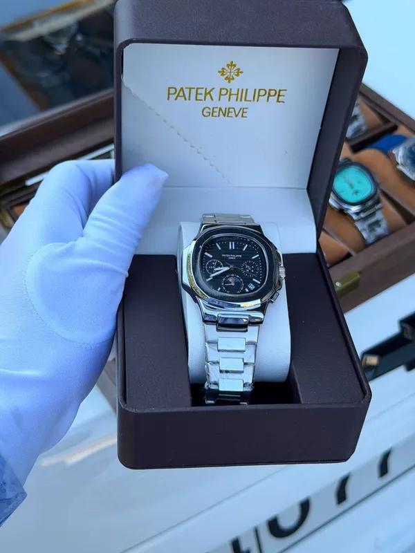Patek Philippe Nautilus — Chronograph Style 2 Patek Philippe Nautilus — Chronograph Style 2