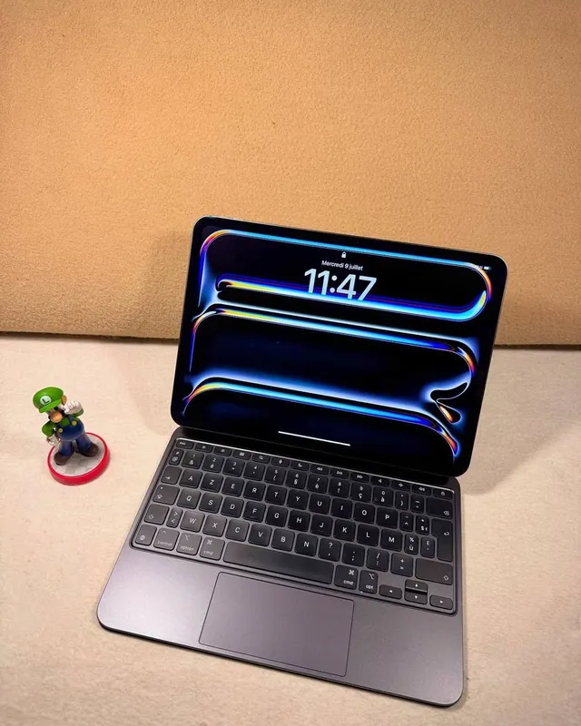 Apple iPad Pro 11" M4 256GB Black + Magic Keyboard 1