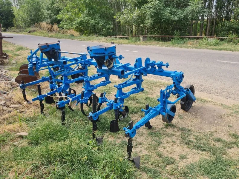 Traktor sotiladi , proseplari bilan 2