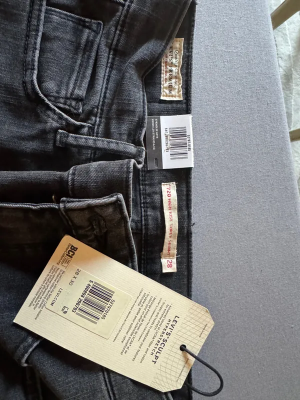 Джинсы Levis 28 размер, новые 3