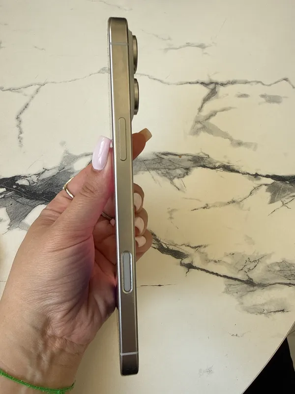 Продам Iphone 16 pro max 3