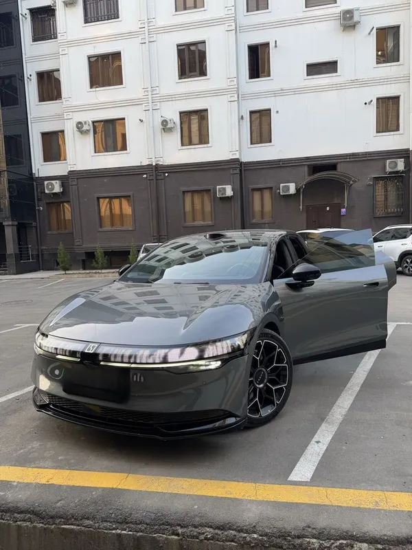 Автомобиль ZEEKR 007