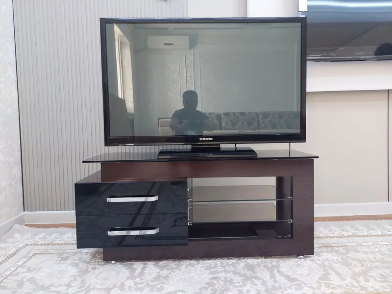 Продам телевизор Samsung с диагональю 43 дюйма вместе с подставкой 1 Продам телевизор Samsung с диагональю 43 дюйма вместе с подставкой 1