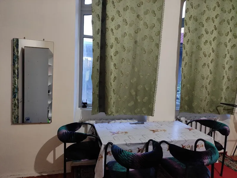 Agrar insitut yonida qizlarga ijara 900.000 so'mdan 4