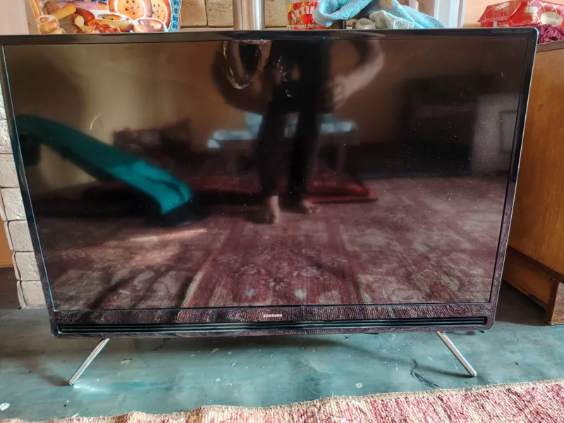 Televizor ekrani singan