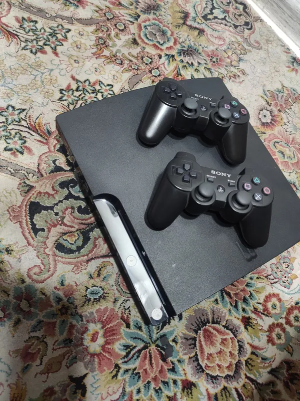 Playstation 3. 30+oʻyini bor 2ta joyistik bor