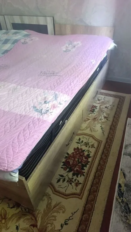 Продаётся диван, возможен торг Продаётся диван, возможен торг