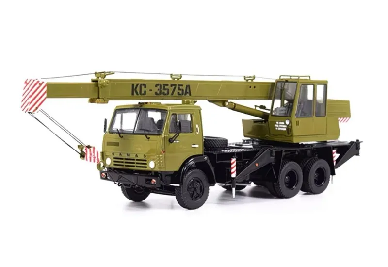 KAMAZ kranining 1:43 modelchasi SSM 2