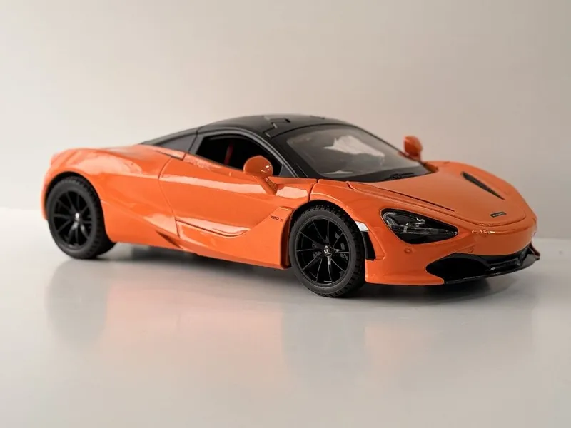 Modelka McLaren 720S 1:24 1