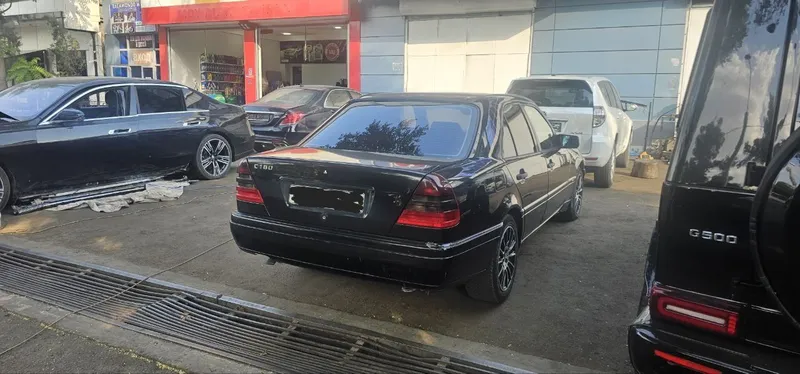 Mercedes Benz W 202 sotiladi 1995 yil mator 111 karo'pka mehanika.5tal 3 Mercedes Benz W 202 sotiladi 1995 yil mator 111 karo'pka mehanika.5tal 3